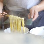 ちっきん - なんと！櫛で麺を揃えます