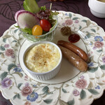 日光美食の宿 ポンドテェイル - 朝食のメインプレート。サラダは新鮮で、ドレッシングも美味しいです。