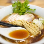 ラーメン ル・デッサン - かもがら・とりがらだしのしょうゆラーメン1000円