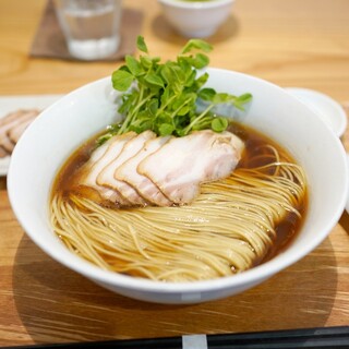 ラーメン ル・デッサン - 料理写真:かもがら・とりがらだしのしょうゆラーメン1000円