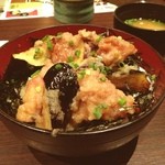 郷どり 燦鶏 - とり唐おろし丼
            743円