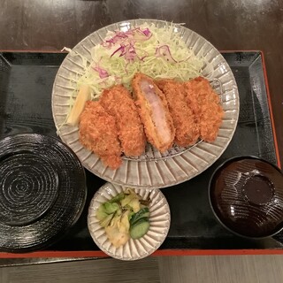 Open for lunch ◎Enjoy set meals, a la carte, and kushikatsu♪