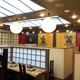 以日式高級料理為形象的安靜高雅的空間。