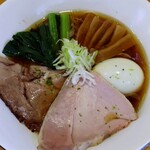 中華そば トランポリン - 中華そば870円に味玉130円。共に税込。