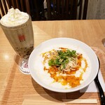 春水堂 - 豆漿鶏湯麺 950円　ドリンクセット 600円