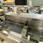 うどん さか枝 - うどんは湯掻きコーナー上に置いてくれます。