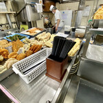 うどん さか枝 - 天ぷらはセルフで(個数は自己申告)