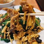 新華園 - 豚肉と筍、ニラの食感がたまらない♪