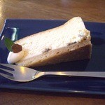 Cafe&bar Lecume des Jours - ベイクドチーズケーキ1/2　（ランチを頼むと食べれます）150円