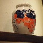 中国旬菜 茶馬燕 - 棚の飾り壺.JPG