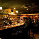 Bar K6 - 店内右のパブ風バー