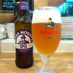 バール トレンタ トレ - モレッティIPA（￥880）。凄い香りでコクも強く、モレッティも「やれば出来る子」