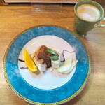 バール トレンタ トレ - シチリア風アイスチーズケーキ「カッサータ」（￥600）、コーヒー（￥400）