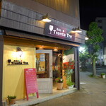 バール トレンタ トレ - 深夜まで営業するトレンタ・トレ。近隣の飲食店スタッフにも愛される