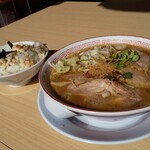 サバ6製麺所 - サバ豚骨とサバ飯。