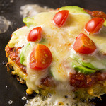 ビストロ ポチ - 料理写真:『ピザ玉』お好み焼きの生地でピザ風にチーズ、トマトをトッピング♪