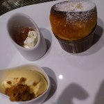 レストラン バカール - ブルーチーズのスフレ　ブルーチーズのアイスクリーム