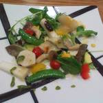 いし川 - ビストロ風サラダ♪　お皿が斬新♪