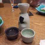 いし川 - 私は青磁の色が好きなので右の、部員は薄手で平たい、唇への当りの良さそうな左のを♪