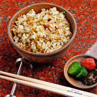 ガーリックライス(赤出汁、香の物付)