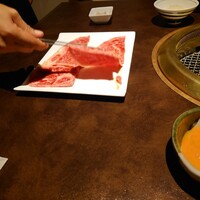 焼肉専科　肉の切り方 銀座数寄屋橋店 - お肉に割下が味付けされてます