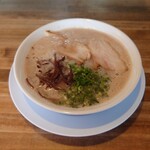 Hakataramemmasshigura - 半チャンセット（麺固め）850円　の豚骨ラーメン