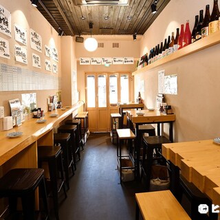 カジュアルな店内！！朝4時まで営業♪