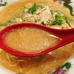 中華そば 花京 - スープはかなりオイリーです。（2021.11 byジプシーくん）
