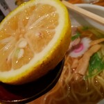 会津ラーメン 和 - 柚子は半分入ってます