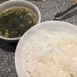 遊々亭 - わかめたっぷりのスープ(ﾟдﾟ)ｳﾏｰ
            ご飯もツヤツヤで美味かった