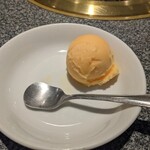 遊々亭 - 食後にアイスクリーム
            ちょこっとだけど良い口直し