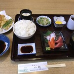 天ぷら八起 - サービス定食（天ぷら6点、刺身4点）