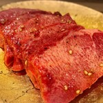 本気焼肉 肉とめし 肉寿司 - アンガス牛 特上タン