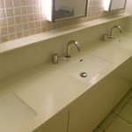 魚ごころ - お手洗いはお店を出てフロアー共用を使用します