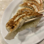 龍味 - 焼き目はカリッカリで皮がトゥるんトゥるん！