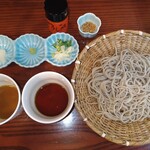 向島七福すずめの御宿 - 江戸蕎麦　左の汁が味噌を溶いた昔の蕎麦汁
