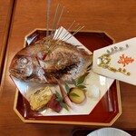 料亭 秀 - サービスでお祝いの鯛を頂きました！