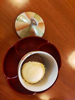 Hide - 上お子様膳のデザート(バニラとチョコレートアイス)