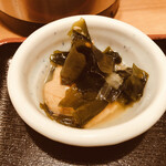 うお徳 - 油揚げとワカメの煮物