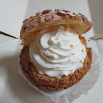 パティスリー アル - 生クリームたっぷりシュー！