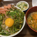 Sukiya - ネギ玉牛丼とん汁おしんこ