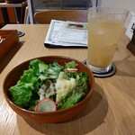 縁道食堂 - 自家製ジンジャーエール、サラダ