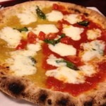 Trattoria Cipresso - 赤トマトと黄トマトの2色マルゲリータ。