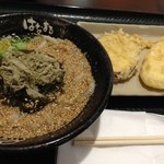 はなまるうどん - 柚子とろろ昆布（ゴマをたっぷりトッピング）、さつま芋と蓮根の天ぷら。