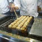 はなだこ - 菜箸（？）くるくる回転していきます。見ていて飽きない。