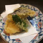 海鮮和食 魚まみれ 仲々 - 天ぷら(カンパチ、ナス、大葉)