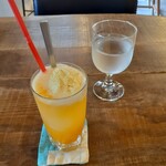 食堂カウ - あんずフロート