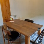 食堂カウ - テーブル席