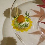 ロオジエ - ランチ 秋の特別メニュー：アミューズ（ディル／スパイスをきかせたチーズのタルト）