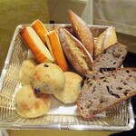 ロオジエ - ランチ 秋の特別メニュー：パン